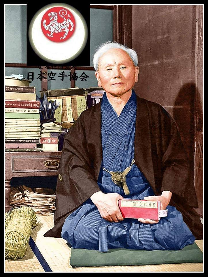 L’attribut alt de cette image est vide, son nom de fichier est funakoshi.jpg.